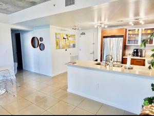 Classy 2BD 2BTH at Midblock with FREE PARKING