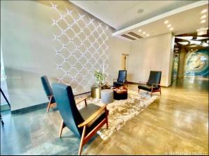 Spacious 2BD 2BTH at Midblock with FREE PARKING