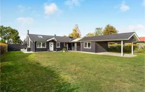 Stunning Home In Hadsund With Wifi - Haslevgårde