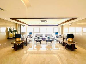 Coast Residences - 2 Bedroom with Balcony facing Mall of Asia, Manila Bay & Pool View