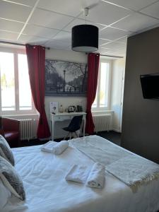 Hotels Logis Hotel de Paris : photos des chambres