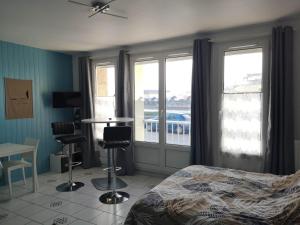 Abri Côtier-3 étoiles-vue imprenable sur port de plaisance