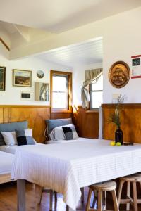 스미스 레이크 THE MAINSTAY FARMSTAY Unique Aussie Farmstay, Seal Rocks, Barrington Coast 게스트하우스 스위트룸