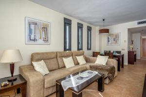 Lovely apt with pool by Costarentals - Ref 87