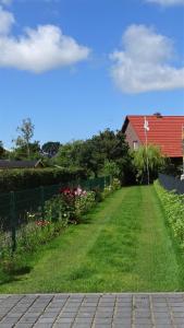 Ferienhaus im urigen Garten bzw Eulenhaus