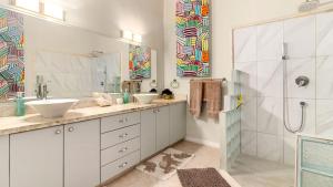 Nanpa, Luxury Family Three Bed Villa, St James West coast, Private pool
