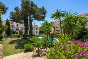 Cozy apartment with pool by Costarentals - Ref 153