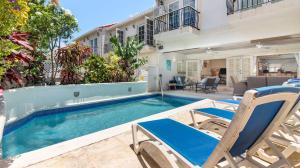 Nanpa, Luxury Family Three Bed Villa, St James West coast, Private pool
