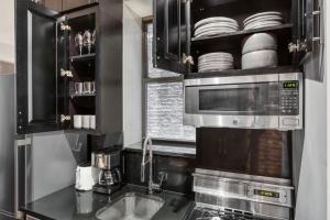 East Village 1br w wd nr cafes NYC-1115