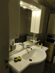 Beautiful 2-Bed Apartment in Chania 65 sqm space w