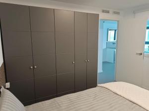 Estupendo apartamento en planta 22. 1ª línea.
