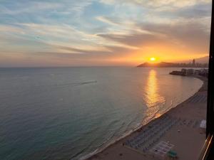 Estupendo apartamento en planta 22. 1ª línea.