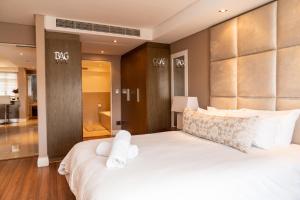 Modern Beachfront Eden on the Bay 210- 2 bedroom, 2 bathroom