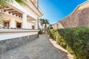 Villa Eden by BarbarHouse