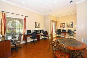 C906-411 Harts Place (G)