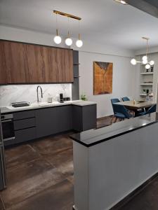 CenterStage1 Boutique Apartment - Hemisphere1 Stylish Studio