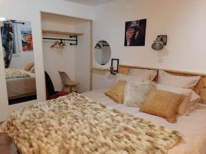 Maisons de vacances Maison Dco Pop Et Chaleureuse Avec Spa, Sauna : photos des chambres