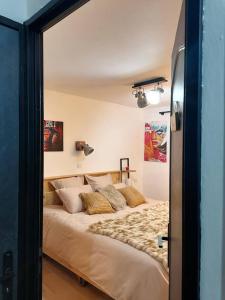 Maisons de vacances Maison Deco Pop Et Chaleureuse Avec Spa, Sauna : photos des chambres