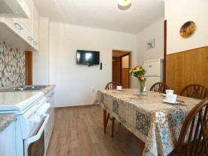 Apartment in Pula with terrace, air conditioning, W-LAN, washing machine 633-6