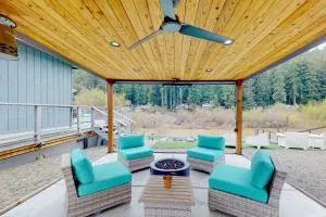 Riverfront Escape - Monte Rio