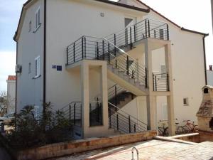 Apartment in Rogoznica with sea view, balcony, air conditioning, WiFi 5148-1 