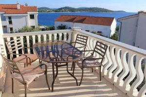 Apartment in Rogoznica with sea view, balcony, air conditioning, WiFi 5148-4 