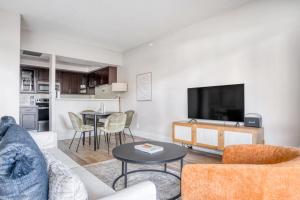 Palo Alto 2BR w Pool Gym nr FB Google SFO-878