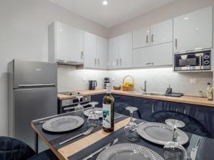 M&K - Marias Stylish Apartment near Alykes Beach