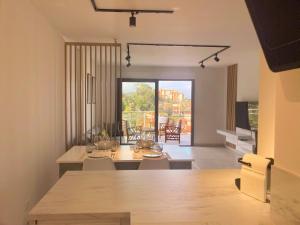 Appartements Grand Studio vue mer a 100 metres des plages et Massif de l'Esterel : photos des chambres