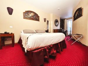 Hotels Hotel De La Poste : photos des chambres