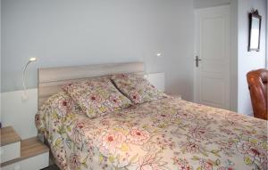Cozy Home In Quemperven With Wifi