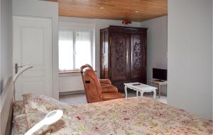 Cozy Home In Quemperven With Wifi