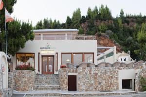 Alonissos Beach Bungalows And Suites Hotel Alonissos Greece