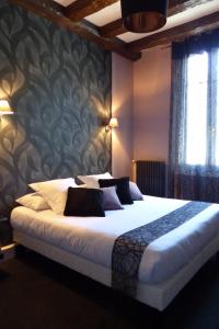 Hotels Logis Hotel Restaurant Le Cheval Blanc : photos des chambres