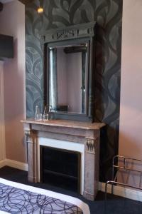 Hotels Logis Hotel Restaurant Le Cheval Blanc : Chambre Confort
