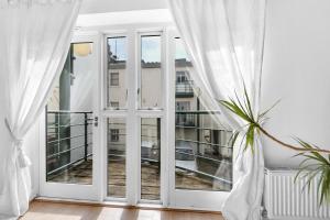 Golden Sunset House with free parking by My Getaways