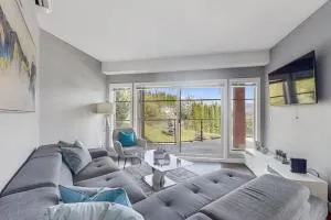Luxury Getaway at Copper Sky 104 - Peachland