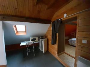 Appartements La cabane: Chambre double, salle de bain privee : photos des chambres