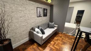 Studio 73 - VISTA LINDA, próx metro, WI-FI 300 megas, AR COND