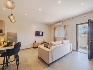 M&K - Katerinas Stylish Apt near Alykes Beach