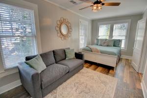 Heart of Galveston Stylish Apt Near Attractions