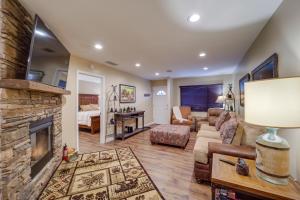 Lookout Deck and Mtn Views Banner Elk Condo!