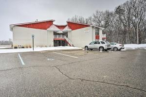 Shared Hot Tub Access! Gem 4 Mi to Dtwn Caseville