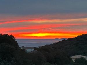 Villa piscine vue mer