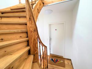Bunter Hund Apartments - Zentrales Apartment, Parkplatz, Wintergarten, Kinderzimmer