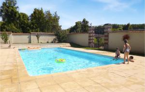 Appartements Beautiful apartment in Ocquerre with Outdoor swimming pool, WiFi and 1 Bedrooms : photos des chambres