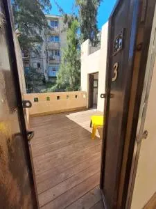 Fellini-Yoga - Nesher