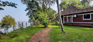 Lovedale Lakeside Homestay