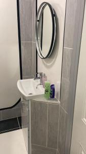 Private Studio Sleeps 2 next to Acton Park