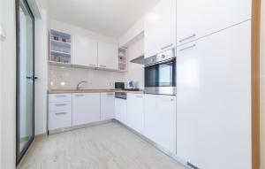2 Bedroom Stunning Apartment In Trogir 